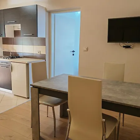 Apartments Sandra Vrsar Exterior photo